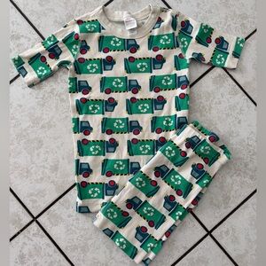 Hanna Andersson Cream Pajama Set with Green Recycling Truck Print size 10